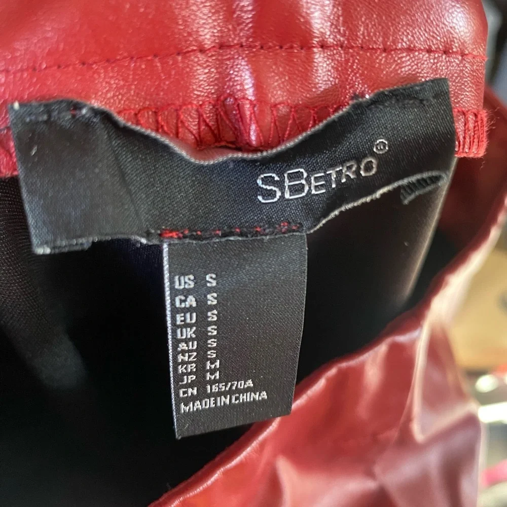 Side split faux leather red pants - Picture 5 of 7